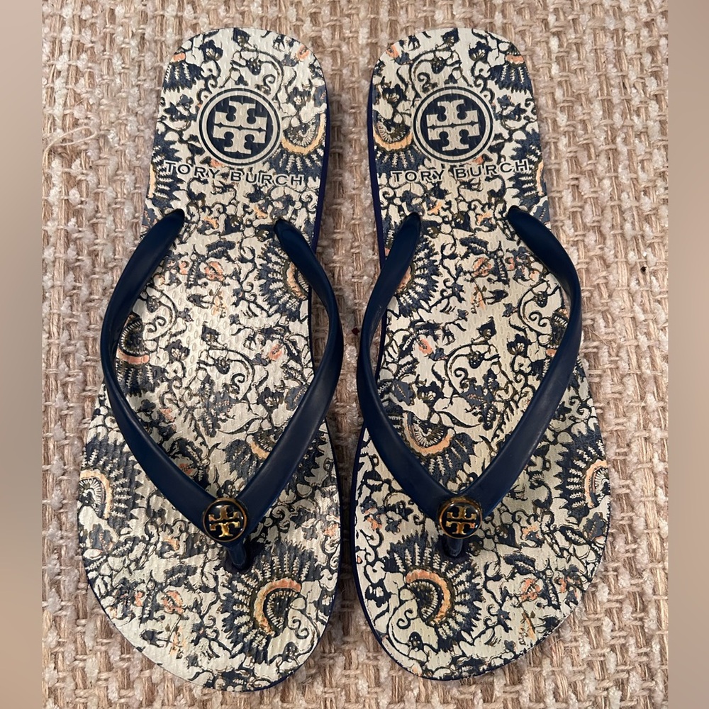 Tory Burch Flip Flop Sandals Women Size 7 Blue Logo Slip On Preppy Resort Shoes - Picture 2 of 5